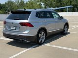 Used 2021 Volkswagen Tiguan SEL w/ 3-Row Tiguan MDO Package image 3