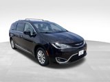 Used 2018 Chrysler Pacifica Touring-L image 3