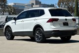 Used 2022 Volkswagen Tiguan SE w/ Panoramic Sunroof Package image 6