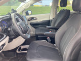 Used 2018 Chrysler Pacifica L image 3