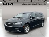 Used 2023 Chrysler Pacifica Touring-L image 3