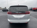 Used 2023 Chrysler Pacifica Touring-L image 4