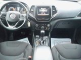 Used 2019 Jeep Cherokee Latitude w/ Cold Weather Group image 6