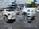 Used 2019 GMC Yukon XL SLT image 3