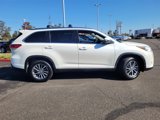 Used 2019 Toyota Highlander XLE image 3
