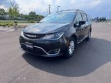 Used 2017 Chrysler Pacifica Touring-L image 2
