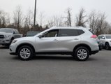 Used 2016 Nissan Rogue SV image 3