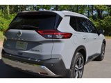 Used 2021 Nissan Rogue Platinum image 3