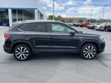 Used 2022 Volkswagen Taos SE image 2