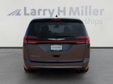 Used 2023 Chrysler Pacifica Touring-L image 4