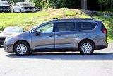 Used 2022 Chrysler Pacifica Touring-L image 2