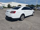 Used 2018 Ford Taurus SE image 2