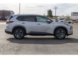 Used 2024 Nissan Rogue SV image 2