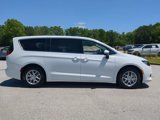 Used 2023 Chrysler Voyager LX image 3