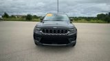 Used 2023 Jeep Grand Cherokee Laredo image 3