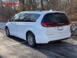 Used 2021 Chrysler Pacifica Touring image 3