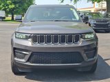 Used 2023 Jeep Grand Cherokee Laredo image 4