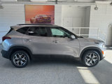 Used 2022 Kia Seltos EX image 2