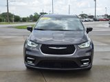 Used 2023 Chrysler Pacifica Touring-L image 2