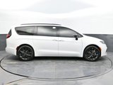 New 2025 Chrysler Pacifica Limited image 6