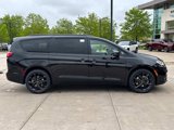 New 2025 Chrysler Pacifica Limited image 4