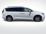 Used 2022 Chrysler Pacifica Touring-L image 4