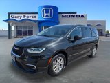 Used 2023 Chrysler Pacifica Touring-L image 4