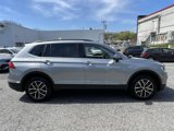 Used 2021 Volkswagen Tiguan SE image 2