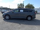 Used 2022 Chrysler Pacifica Touring-L image 6