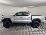 Used 2016 Toyota Tacoma TRD Off-Road image 4