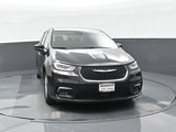 Used 2023 Chrysler Pacifica Touring-L image 3