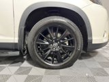 Used 2019 Toyota Highlander SE w/ Phone Cable & Charge Package image 2