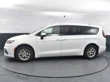 Used 2023 Chrysler Pacifica Touring-L image 4