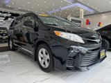 Used 2018 Toyota Sienna LE image 3