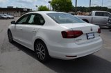 Used 2017 Volkswagen Jetta SE image 3