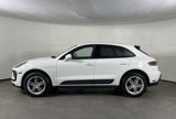 Certified 2022 Porsche Macan image 2
