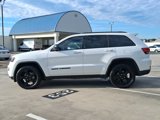 Used 2019 Jeep Grand Cherokee Laredo image 2