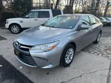 Used 2017 Toyota Camry LE image 2
