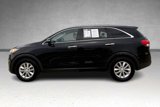 Used 2016 Kia Sorento LX w/ LX Convenience Package image 3