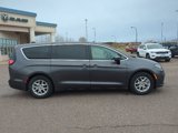 Used 2023 Chrysler Pacifica Touring-L image 2