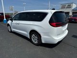 Used 2023 Chrysler Pacifica Touring-L image 3