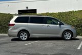 Used 2017 Toyota Sienna LE image 3