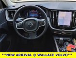 Used 2022 Volvo XC60 B5 Momentum image 2