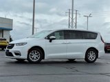 Used 2023 Chrysler Pacifica Touring-L image 2