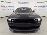 Used 2015 Dodge Challenger SXT image 2