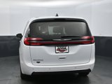 Used 2023 Chrysler Pacifica Touring-L image 5