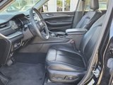 Used 2023 Jeep Grand Cherokee Limited image 2