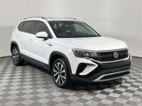 Used 2023 Volkswagen Taos SE w/ Panoramic Sunroof Package image 2