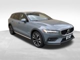 Used 2023 Volvo V60 B5 Cross Country Ultimate image 3