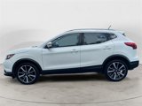 Used 2017 Nissan Rogue Sport SL image 2